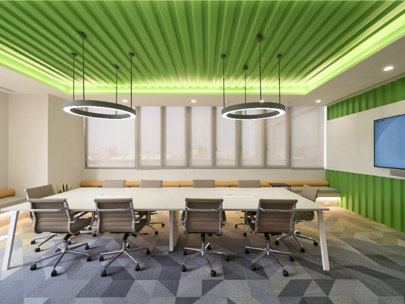 辦公空間家具規劃｜高雄國泰CDC總部，升降桌與商辦空間設計案例